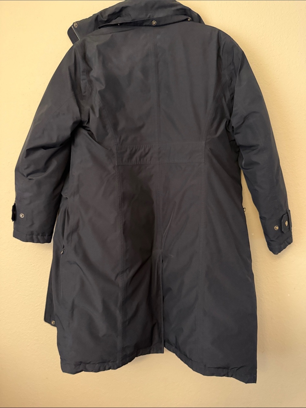 LANDS END WOMENS PETITE MED BLACK COLD WEATHER COAT. Pre loved - Picture 7 of 8